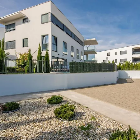 Apartamento Sofija With Private Pool And Sea View Malinska