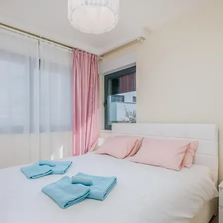 Sofija With Private Pool And Sea View Apartamento Malinska