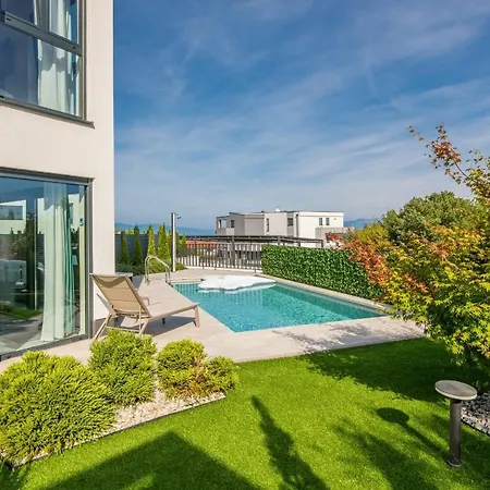 Sofija With Private Pool And Sea View Apartmán *