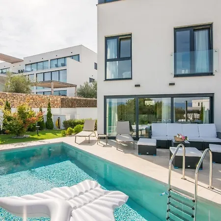 Apartmán Sofija With Private Pool And Sea View Malinska