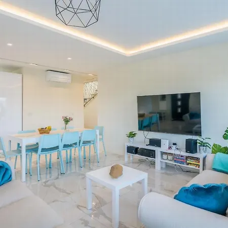Sofija With Private Pool And Sea View * Malinska